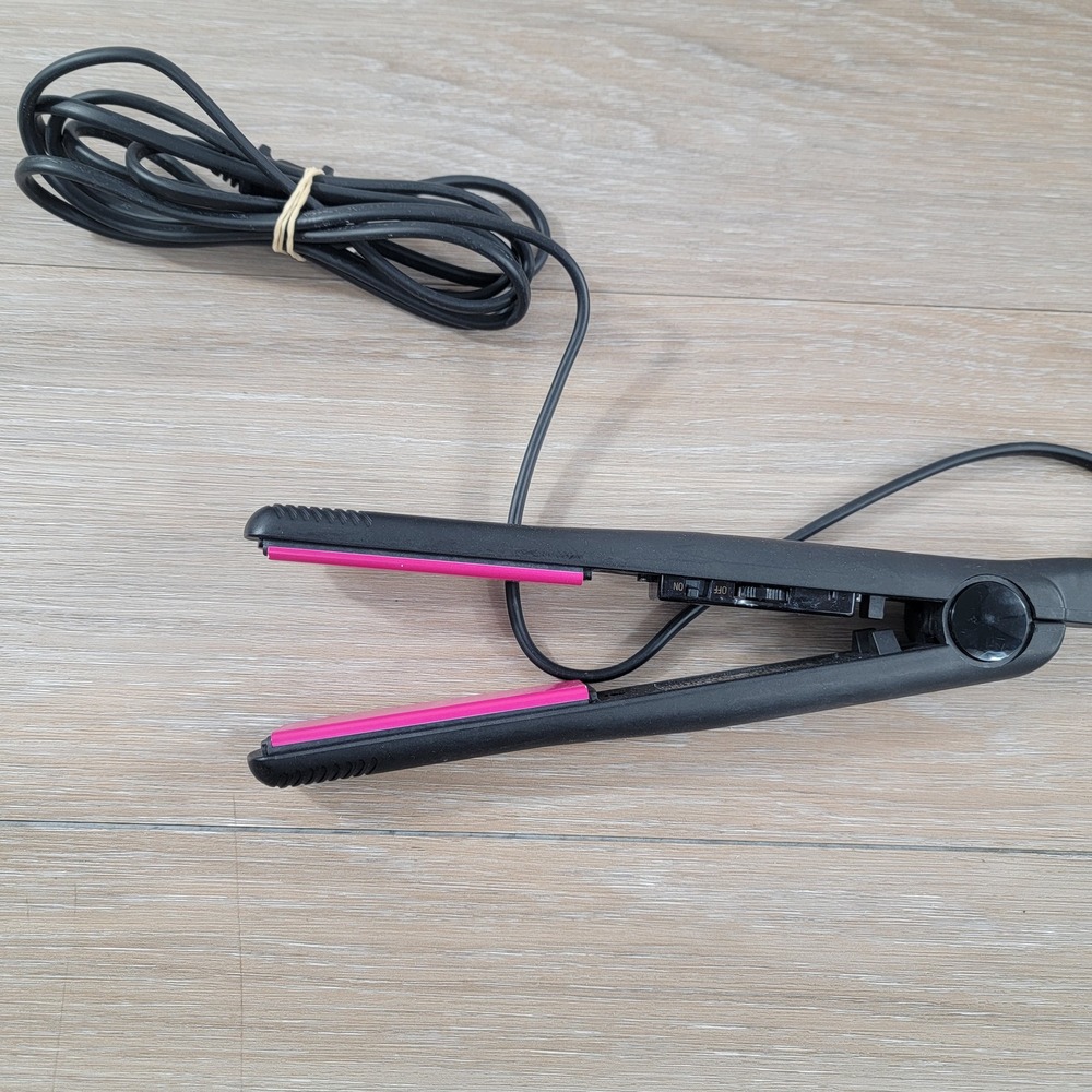 Hot Tools Professional Flat Iron Pink Ceramic Hair Straightener UL3818GWP2F